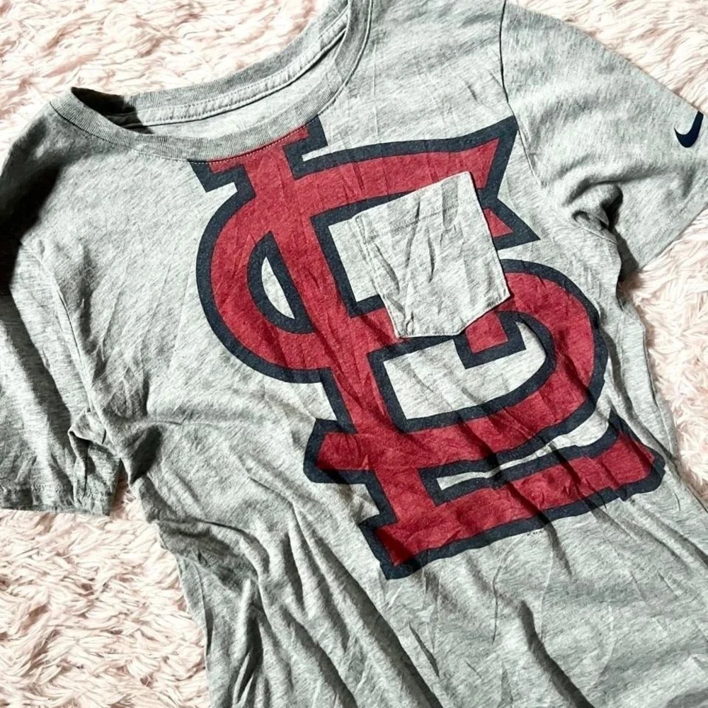 Nike MLB Sportswear STL Cardinals Bush‎ Stadium Tshirt Womens M Baseball Athlete